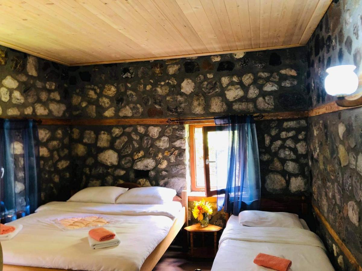 Guest House Hyrmet Demushi 발보너 객실 사진