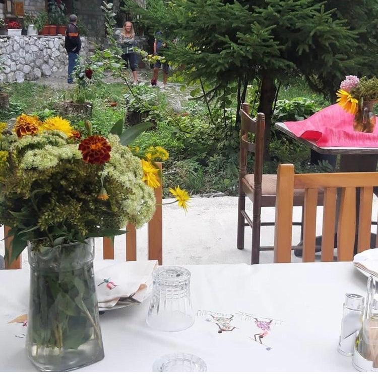 Guest House Hyrmet Demushi 발보너 외부 사진
