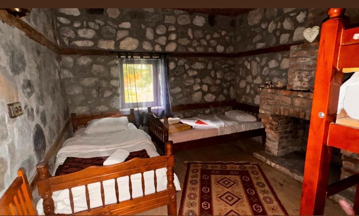 Guest House Hyrmet Demushi 발보너 외부 사진
